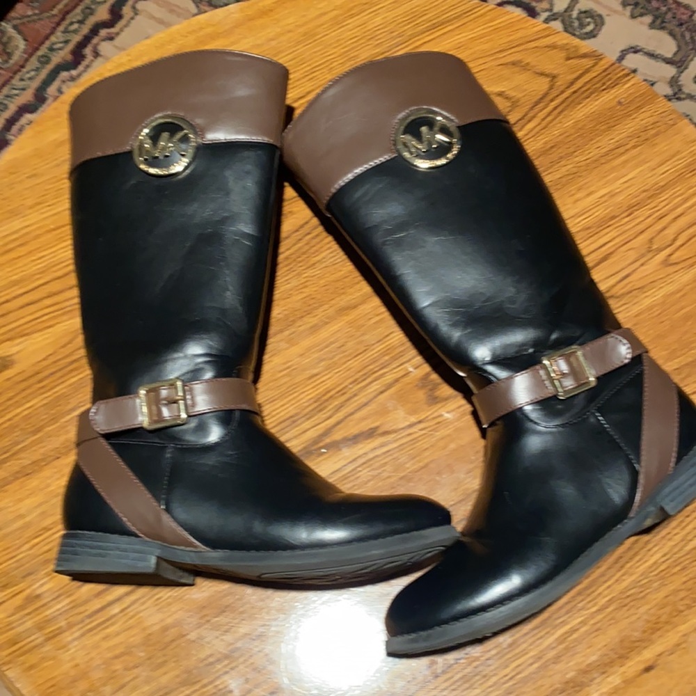 Boots - Picture 4 of 7